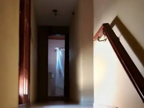 Casa 7 ambientes con 2 baños