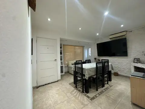 Casa 5 ambientes con 3 baños