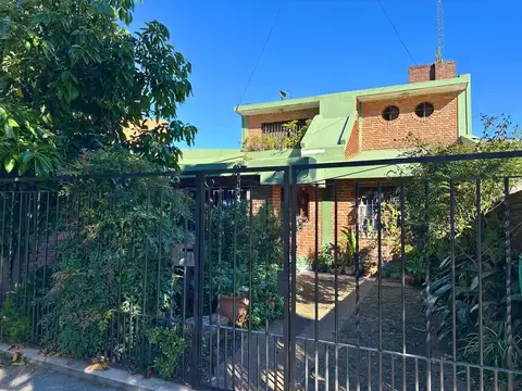 Venta Casa 5 ambientes con pileta y quincho, Castelar Norte Ituzaingo