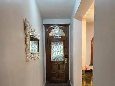 EXCELENTE CASA 5 AMB. - DEPOSITO, JARDIN, TERRAZA, GARAGE