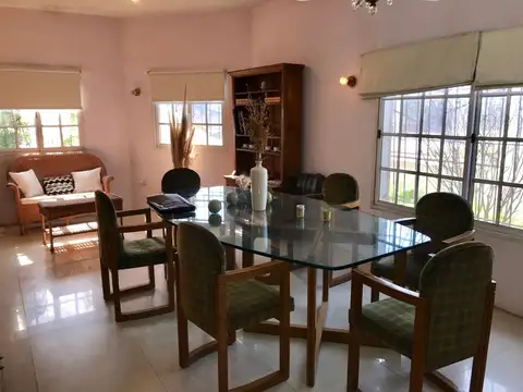 Barrios nº 290 Esq. Cupertino del Campo