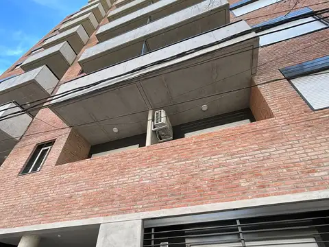 Dos Dorm.. Al Frente. Amplio. Semi Estrenar. Excelente. Muy Luminoso.