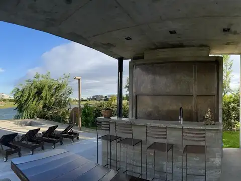 Casa en Alquiler Temporal con 4 cocheras