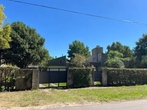 Casa en alquiler c/ cochera en Belén de Escobar