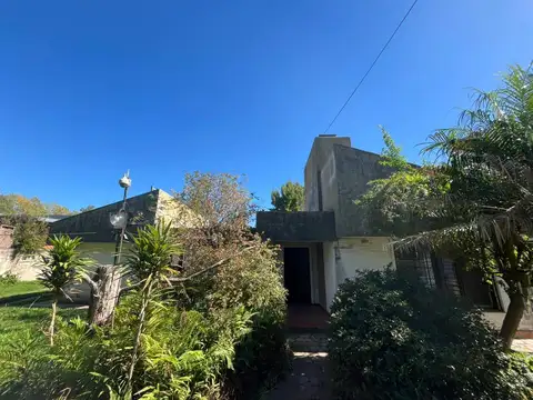 Casa 5 ambientes con 2 baños