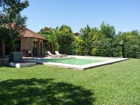 Casa de 3 dormitorios en venta, con piscina. Gonnet. La Plata