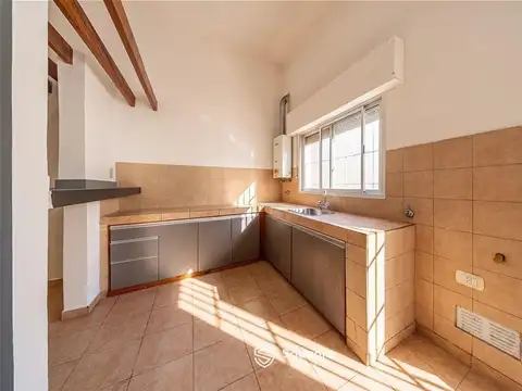 VENTA - Casa de 2 dormitorios, con patio y terraza - Bella Vista, Rosario - APTA CRÉDITO.