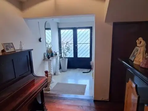 Casa 7 ambientes con 5 baños