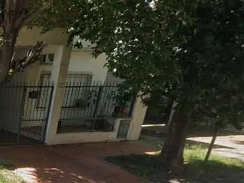 VENTA -CASA 4 AMBIENTES- MORON