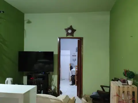 Casa 4 ambientes con 1 baño