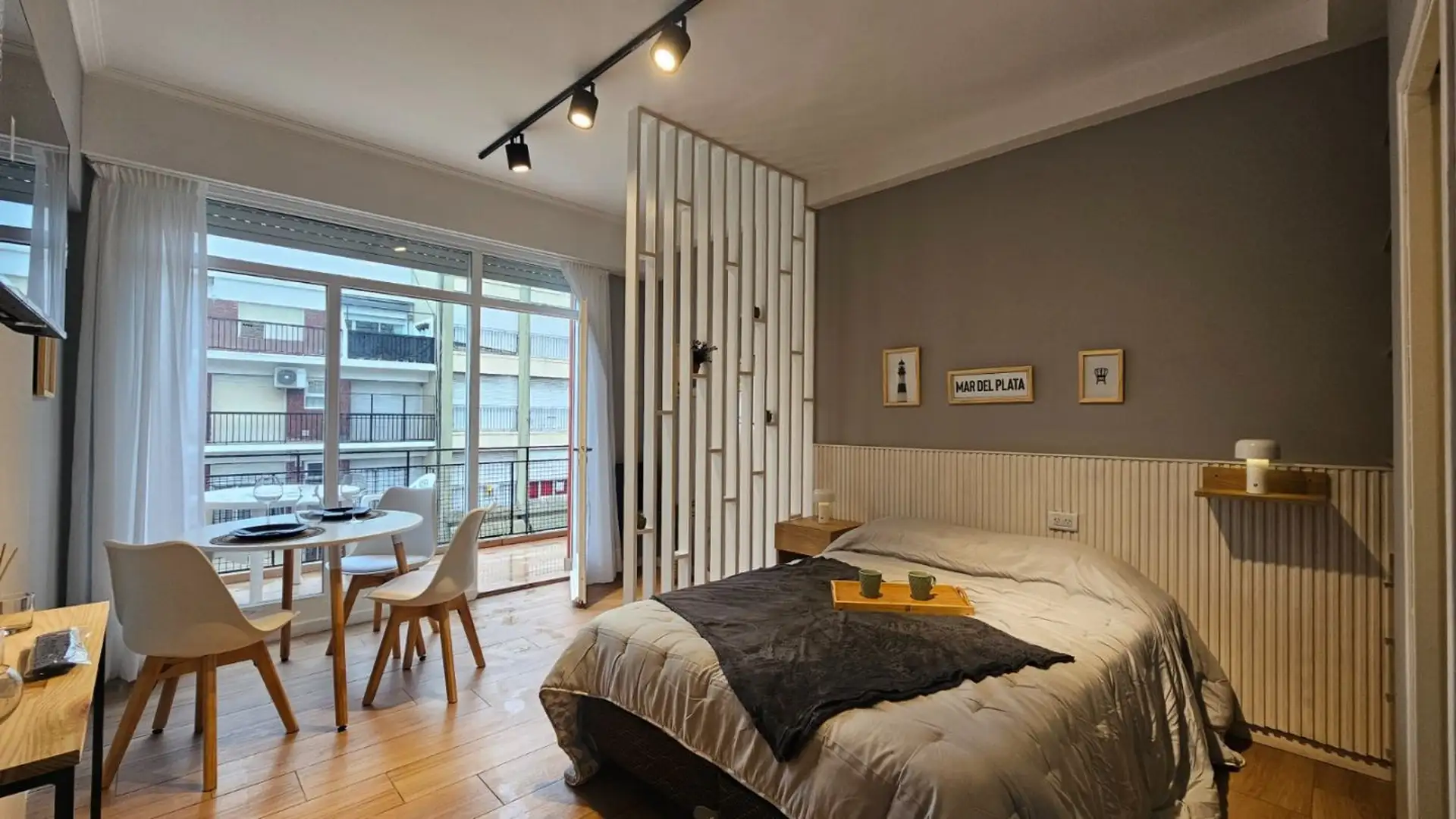 Monoambiente en venta con balcón terraza - Plaza Colón