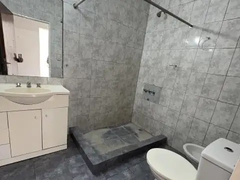 Casa 2 ambientes con 1 baño