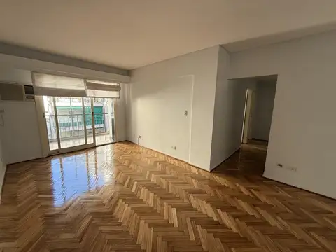 Venta Semipiso 4 ambientes en Colegiales, limite Belgrano, con palier privado.