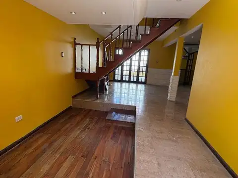 Depto Tipo Casa en Alquiler de 3 dormitorios