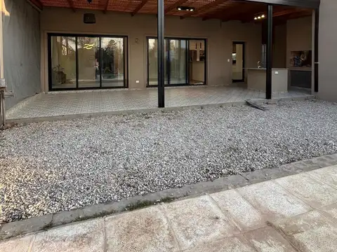 VENTA/ALQUILER - CASA - 3 DORMITORIOS
