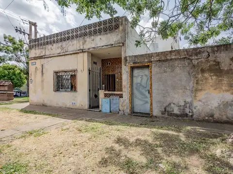 Venta -  Lote propio + casa a refaccionar