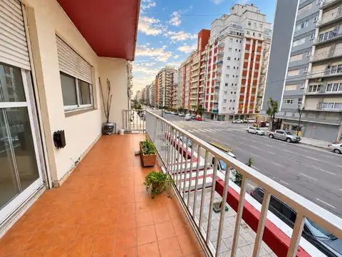 VENTA 4 AMBIENTES C DEPENDENCIA COLON E/ COCHERA  
