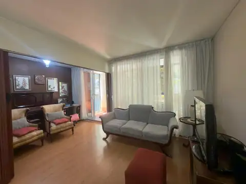 VENTA DEPTO. SEMIPISO 4 AMB CON BALCON PATIO Y DEPENDENCIA, EXCLUSIVO Y DE CATEGORIA. IMPECABLE 