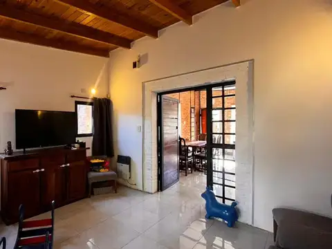 Casa 3 ambientes con 2 baños