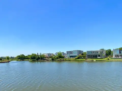 Avenida de los Lagos 100