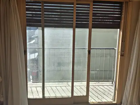 saavedra 2 ambientes al frente y contrafrente con balcon luminoso placares, baño y cocina competos.