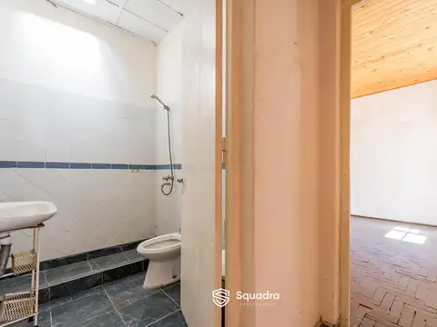 VENTA - Casa de pasillo de dos dormitorios, no PH - Barrio Bella Vista, Rosario.