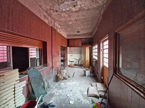 Venta Casa 4 Ambientes con Local PB, Balcon y Patio Terraza