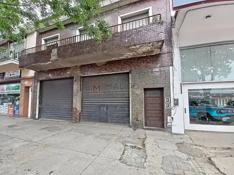 Venta Casa 4 Ambientes con Local PB, Balcon y Patio Terraza