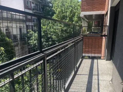 amplio y comodo 3 ambientes con dependencia al frente