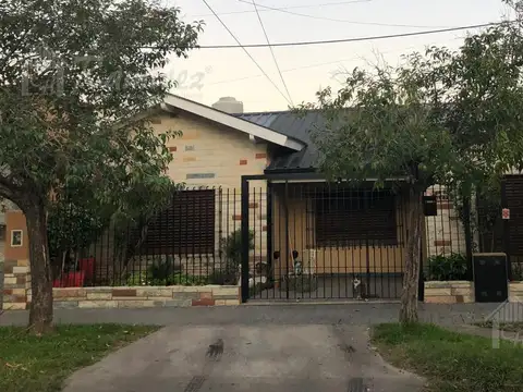 Chalet en PH 4 Ambientes En Venta, Permuta - Ituzaingó Norte