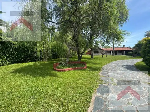 Casa Quinta en Venta 3 amb 2 dorm Pileta Lote de 1400m2 Parque Sakura