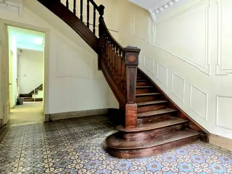 Casa en Alquiler con 2 cocheras