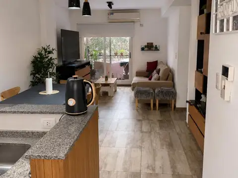 VENTA - DEPARTAMENTO DOS DORMITORIOS COCHERA Y BALCÓN-LOURDES