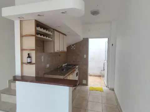Depto Tipo Casa 2 ambientes con 1 baño