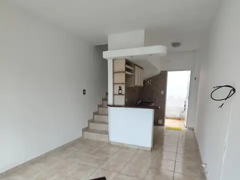 Depto Tipo Casa en Alquiler en Ramos Mejia, $ 680.000