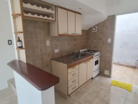 Depto Tipo Casa en Alquiler con 1 cocheras
