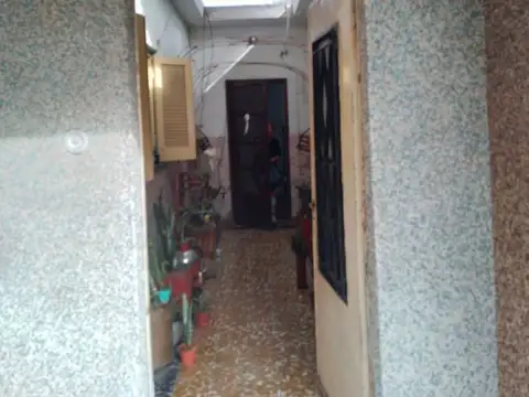 Casa 4 ambientes con 1 baño