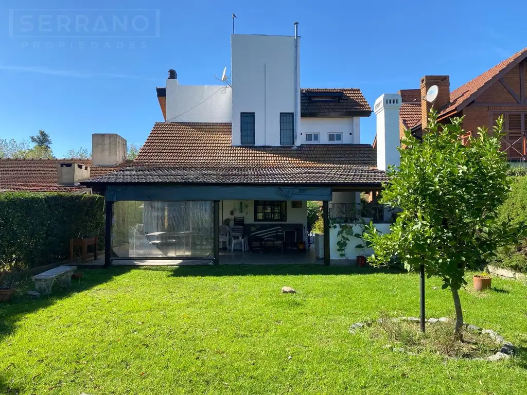Casa - 91  m² Cubierta | 3 dormitorios | 25 años | 2 baños | 4 ambientes | 1 cochera