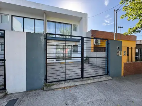 HERMOSO DUPLEX A LA VENTA EN MERLO CENTRO