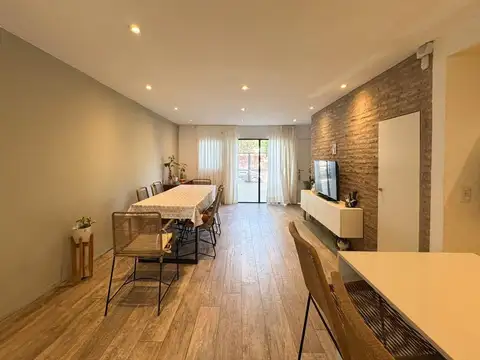 Depto Tipo Casa 3 ambientes con 2 baños