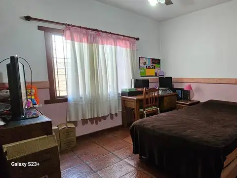 EXCELENTE CASA CHALET ADROGUÉ - PARQUE - COCHERAS