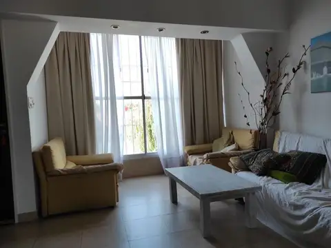 PH en venta de 2 dormitorios en Lomas del Mirador