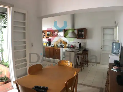 CASA EN VENTA CENTRICA - EXCELENTE ESTADO - MERCEDES (B)
