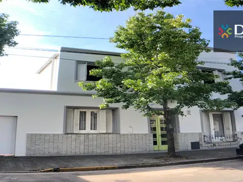 CASA EN VENTA CENTRICA - EXCELENTE ESTADO - MERCEDES (B)