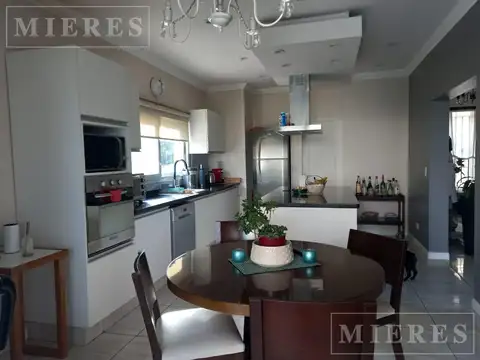 Casa en Alquiler Temporal con 2 cocheras