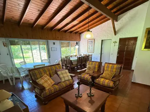 Casa 4 ambientes con 1 baño