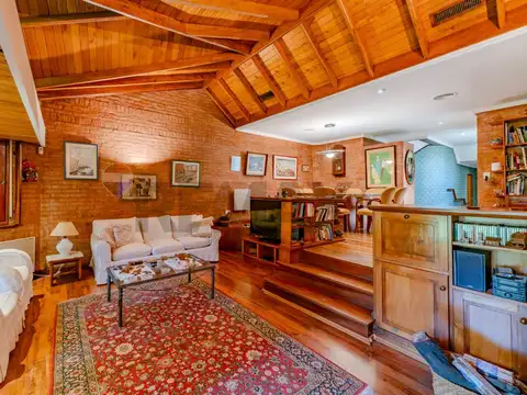 Casa 5 ambientes con 2 baños