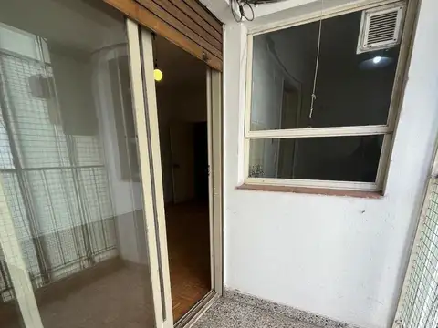 venta amplio departamento 2 amb con balcón
