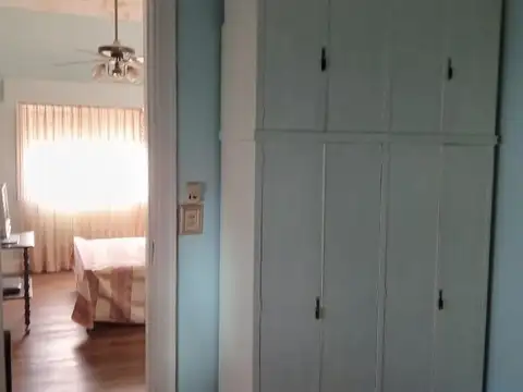 CASA DE DOS PLANTAS DE 4 AMBIENTES