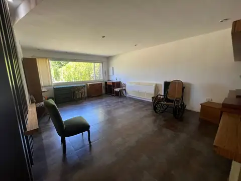 Casa 6 ambientes con 2 baños